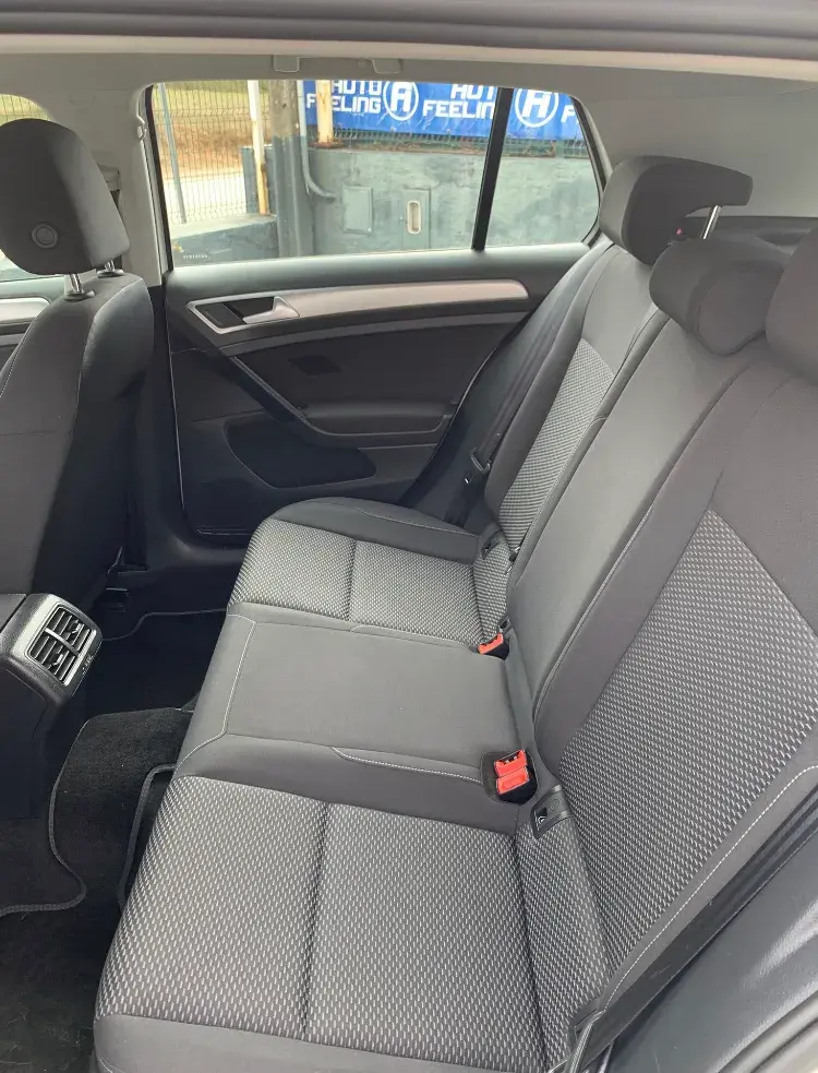 Volkswagen Golf 1.6 TDI Confortline 13