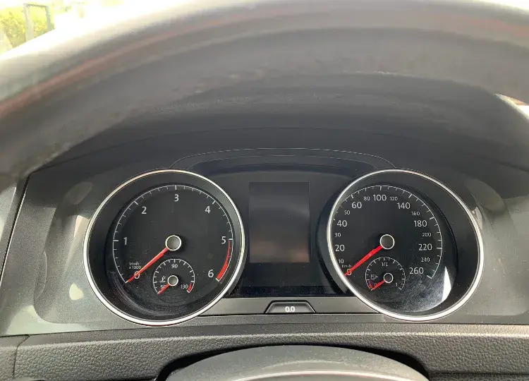 Volkswagen Golf 1.6 TDI Confortline 14