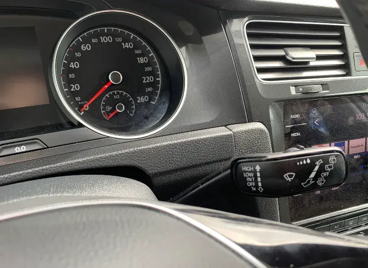 Volkswagen Golf 1.6 TDI Confortline 15