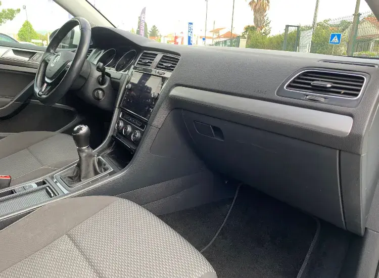 Volkswagen Golf 1.6 TDI Confortline 18