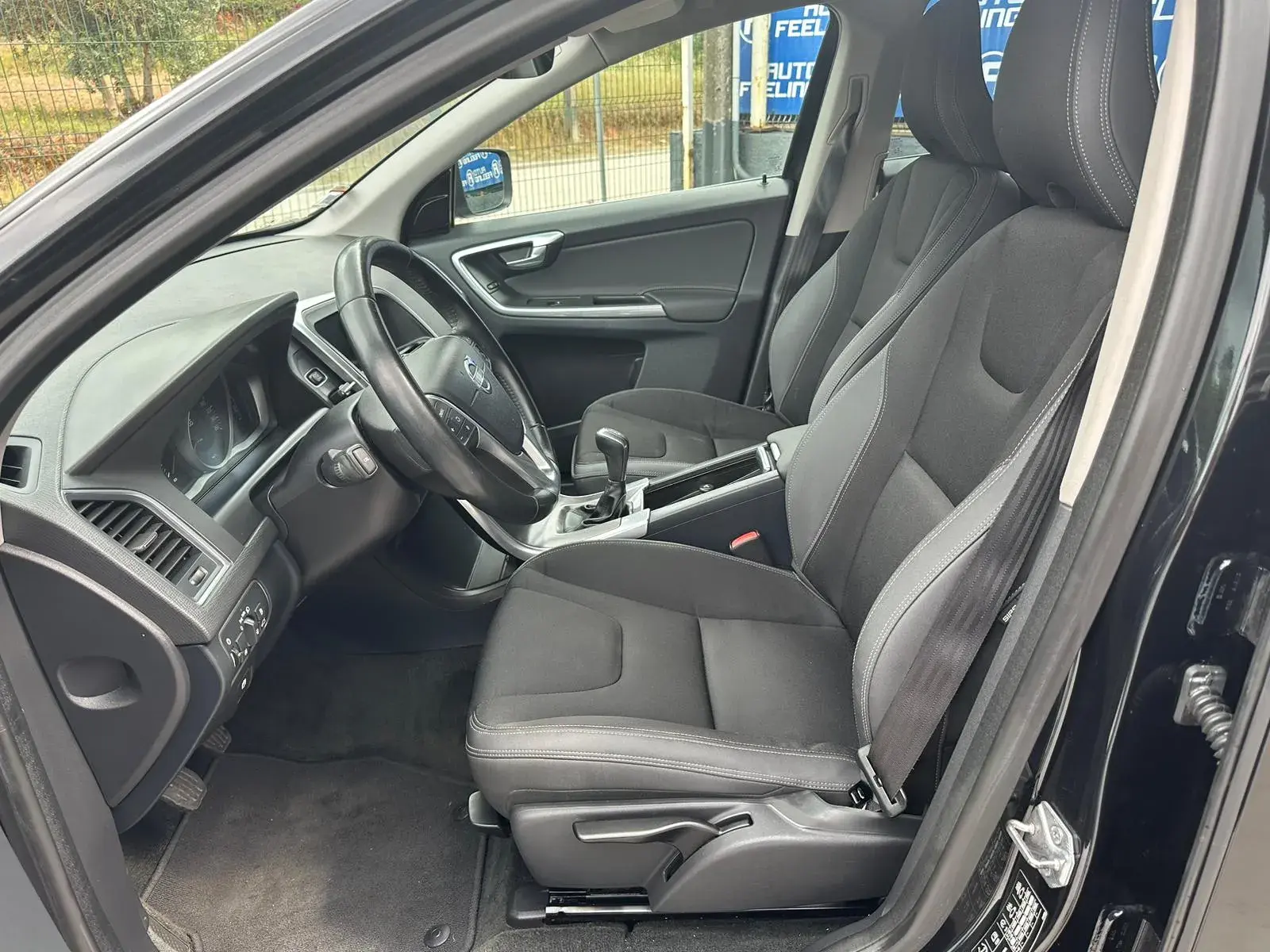 Volvo XC 60 2.0 D4 Momentum 8