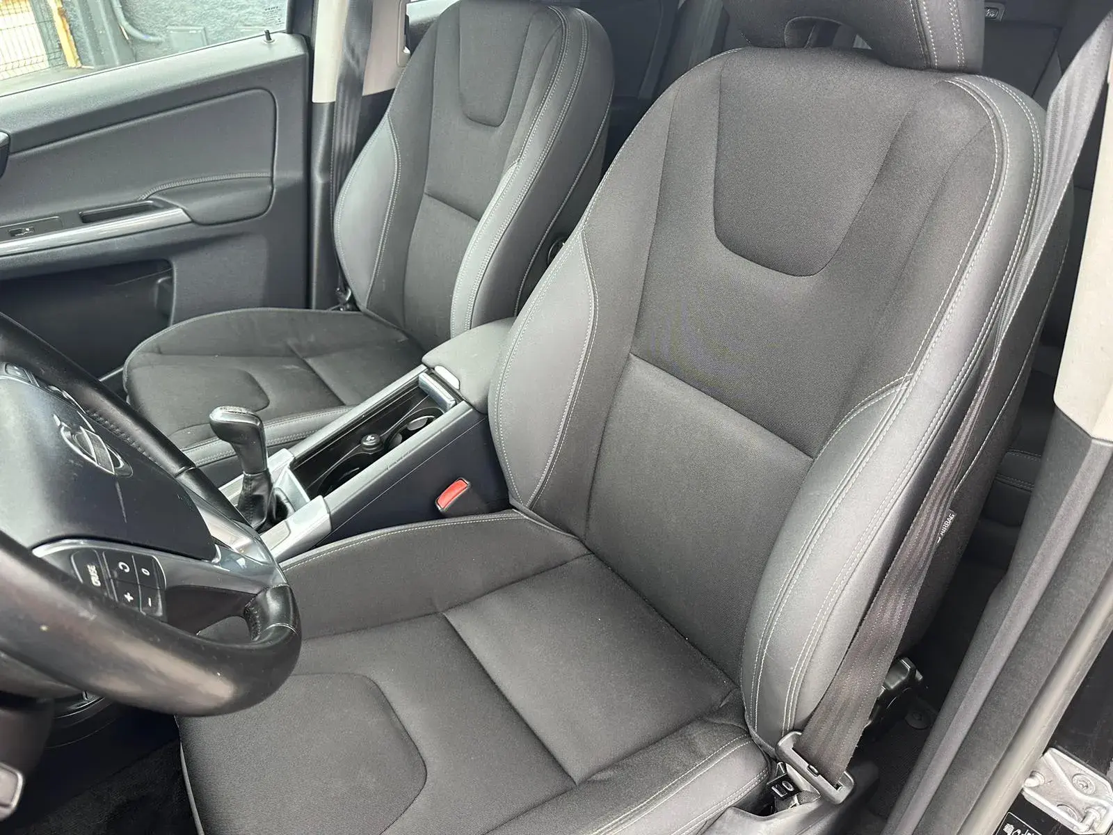 Volvo XC 60 2.0 D4 Momentum 9