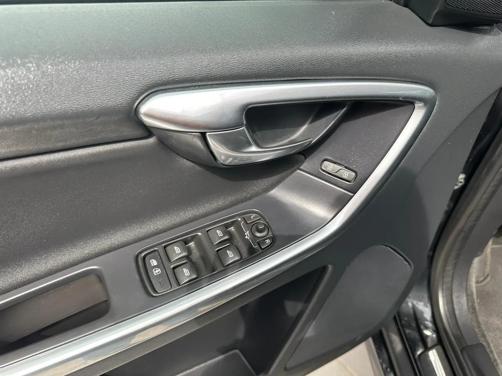 Volvo XC 60 2.0 D4 Momentum 11