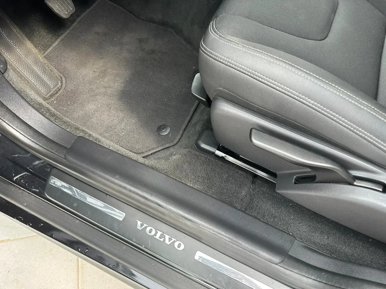 Volvo XC 60 2.0 D4 Momentum 13