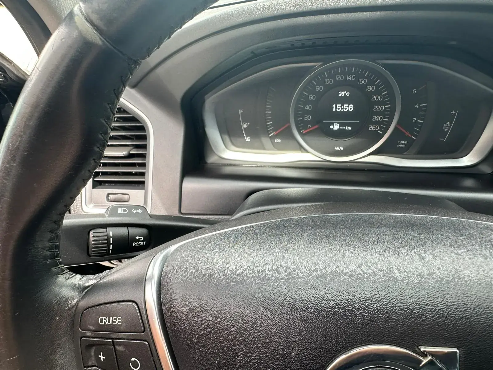 Volvo XC 60 2.0 D4 Momentum 16