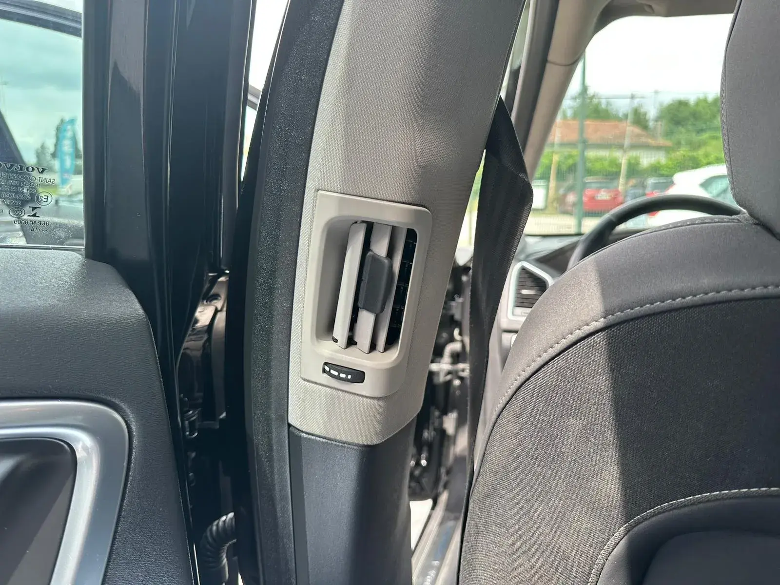 Volvo XC 60 2.0 D4 Momentum 22