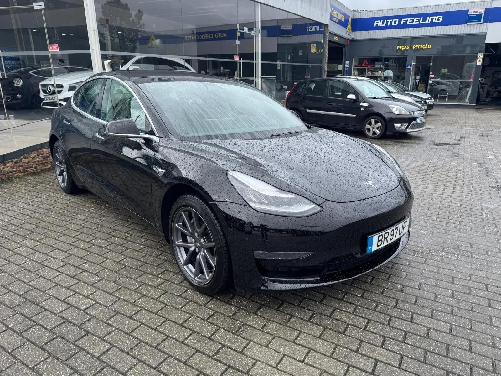 Tesla Model 3 Long-Range Dual Motor AWD 3