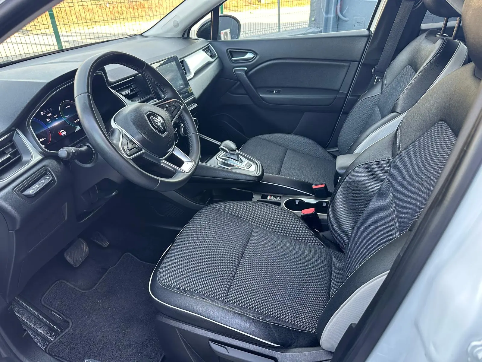 Renault Captur 1.6 E-Tech Intens 12