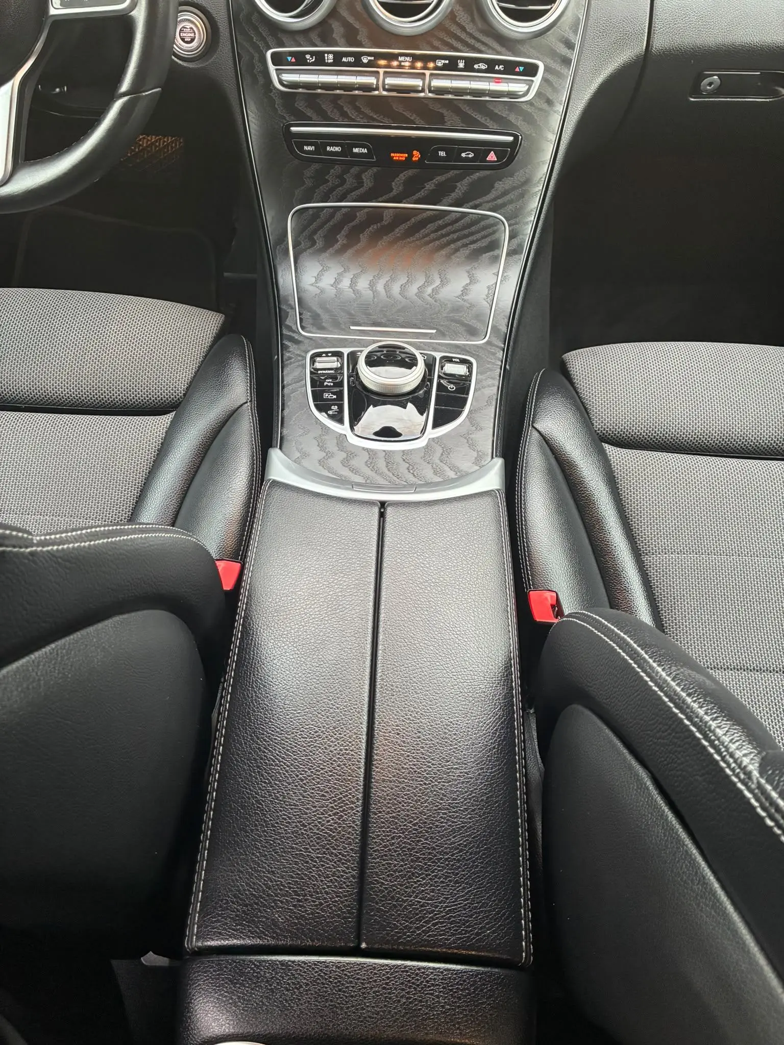 Mercedes-Benz C 300 C300 de hibrido plu-in 32