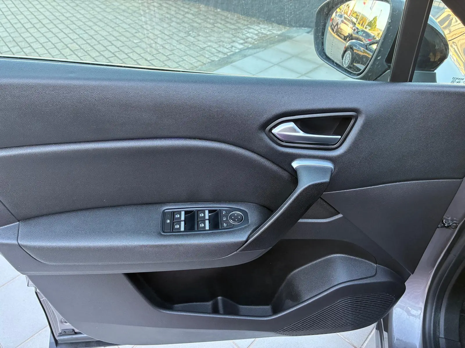 Renault Captur 1.6 HYBRID E-TECH INTENS 11