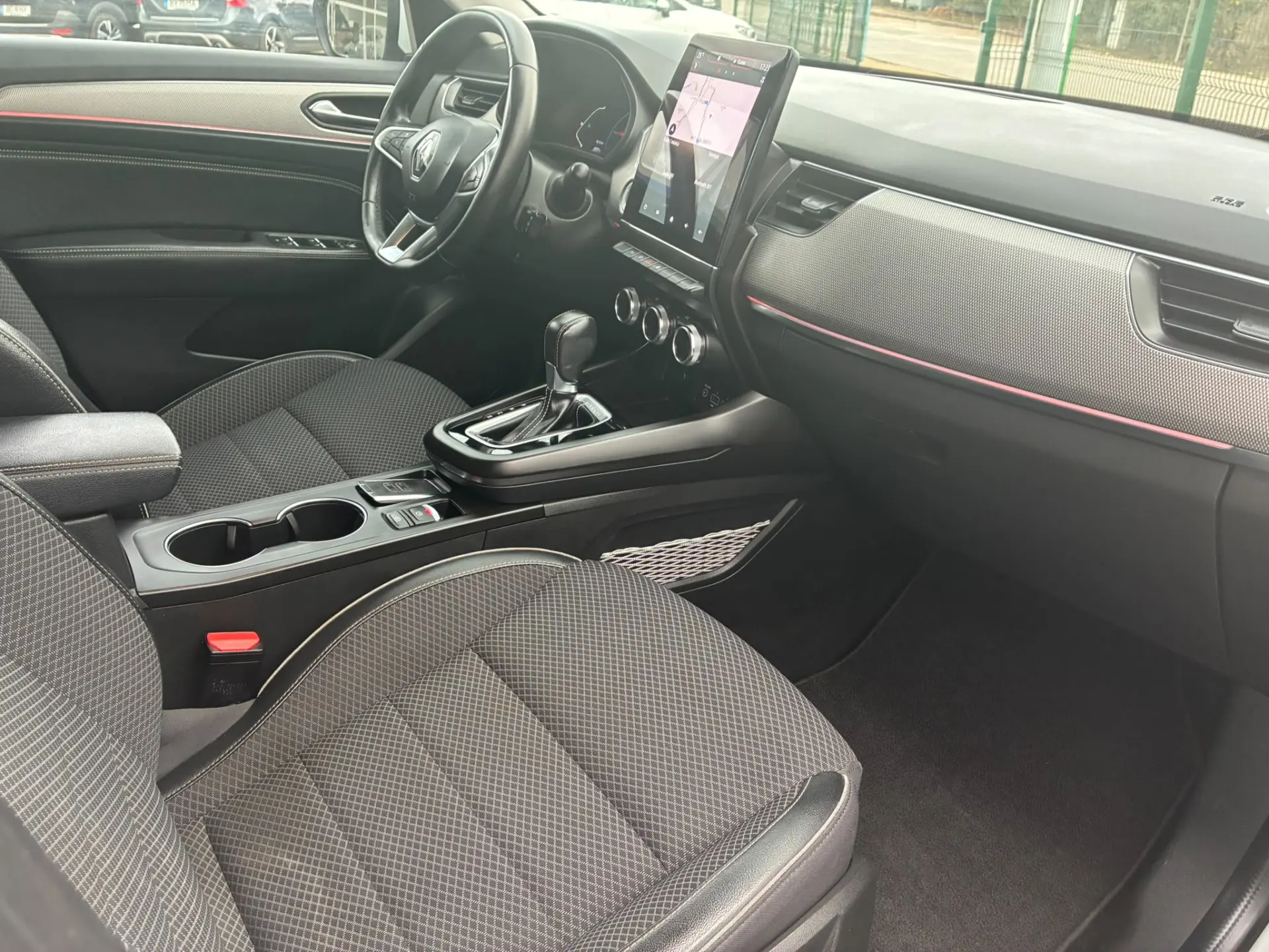 Renault Arkana 1.6 E-Tech Intens 28