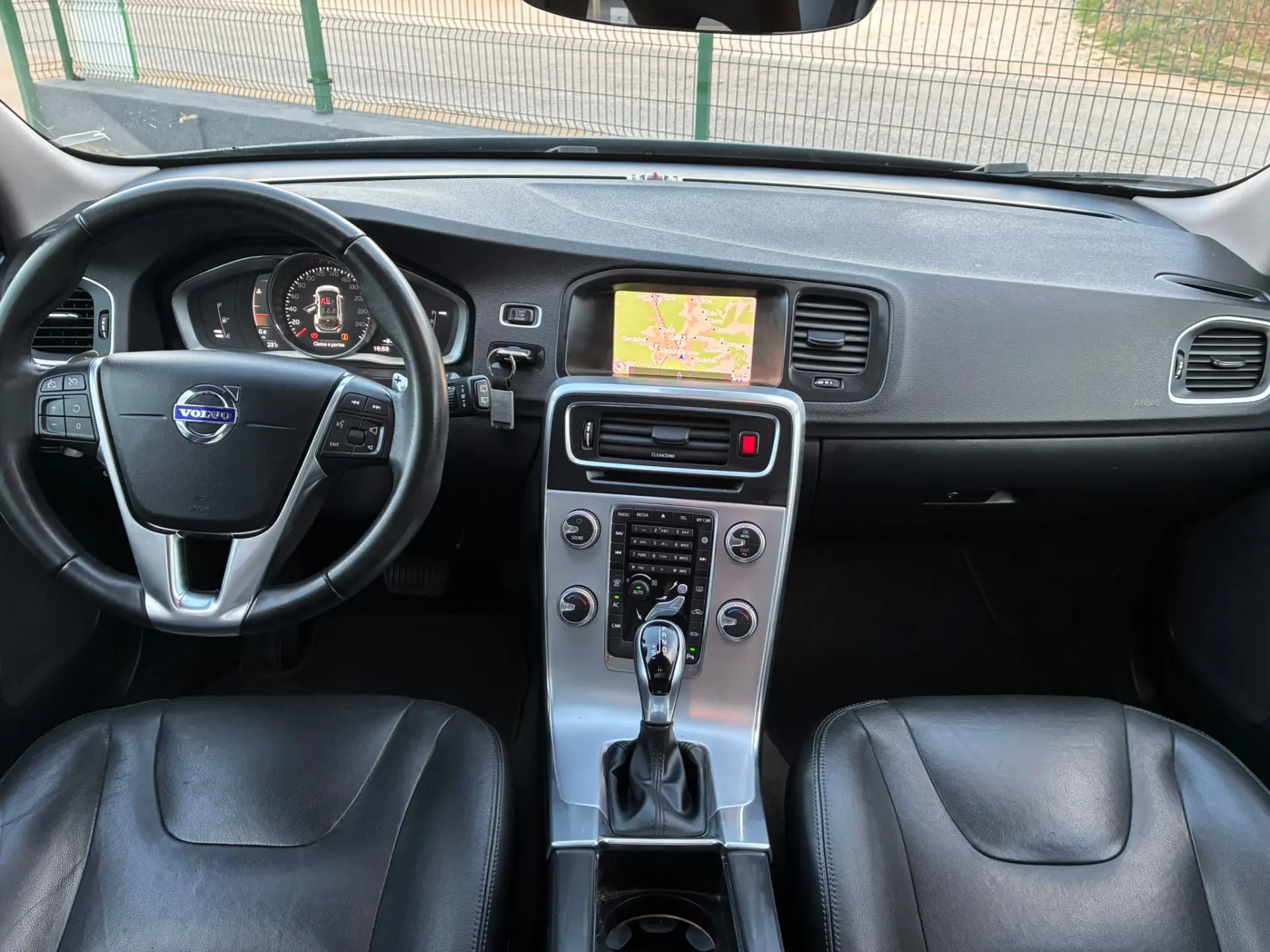 Volvo V60 Cross Country 2.0 D3 Summum Geartronic 27
