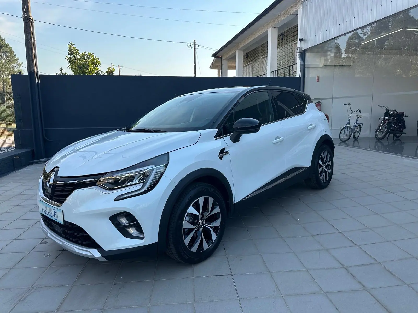 Renault Captur 1.6 E-Tech Intens 2
