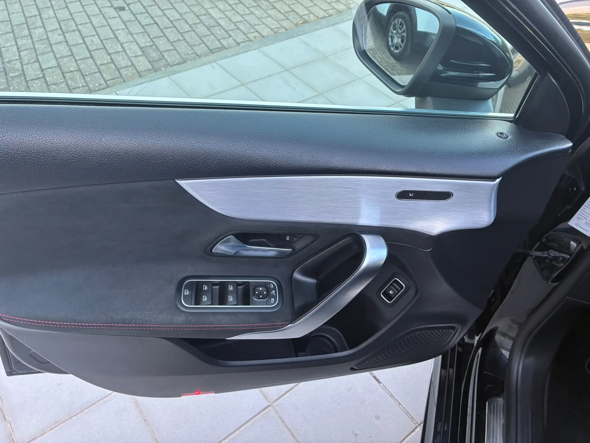 Mercedes-Benz A 250 E AMG Line 9