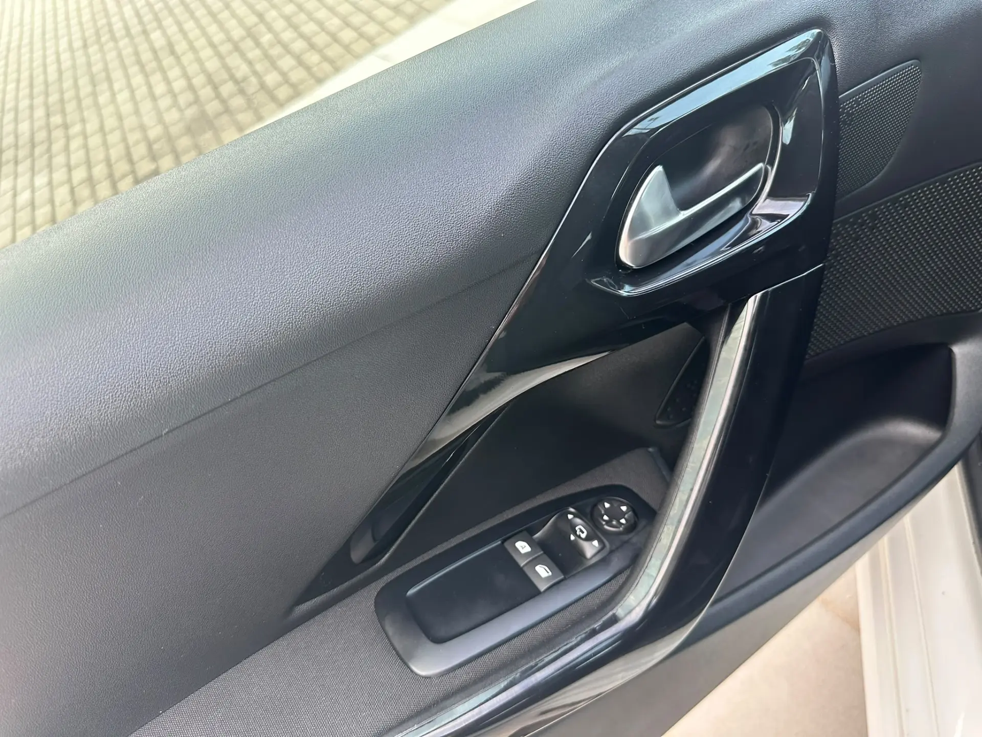 Peugeot 208 1.5 BlueHDi Signature 12