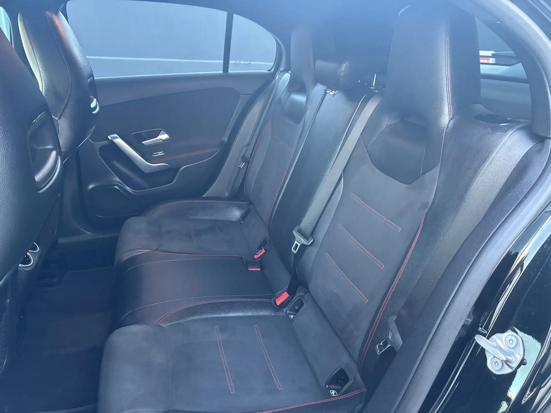 Mercedes-Benz A 250 E AMG Line 27