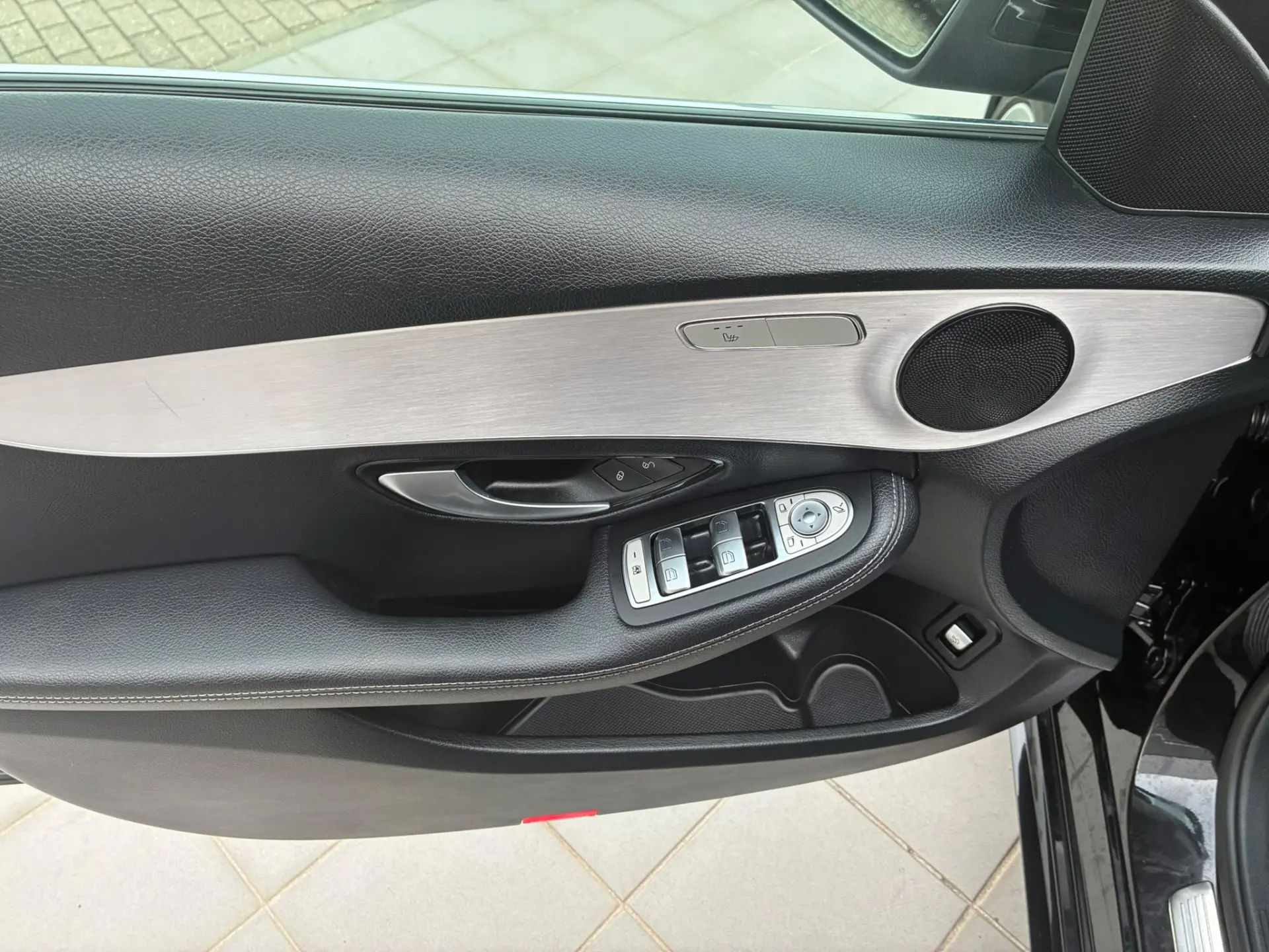 Mercedes-Benz C 300 C300 de hibrido plu-in 13