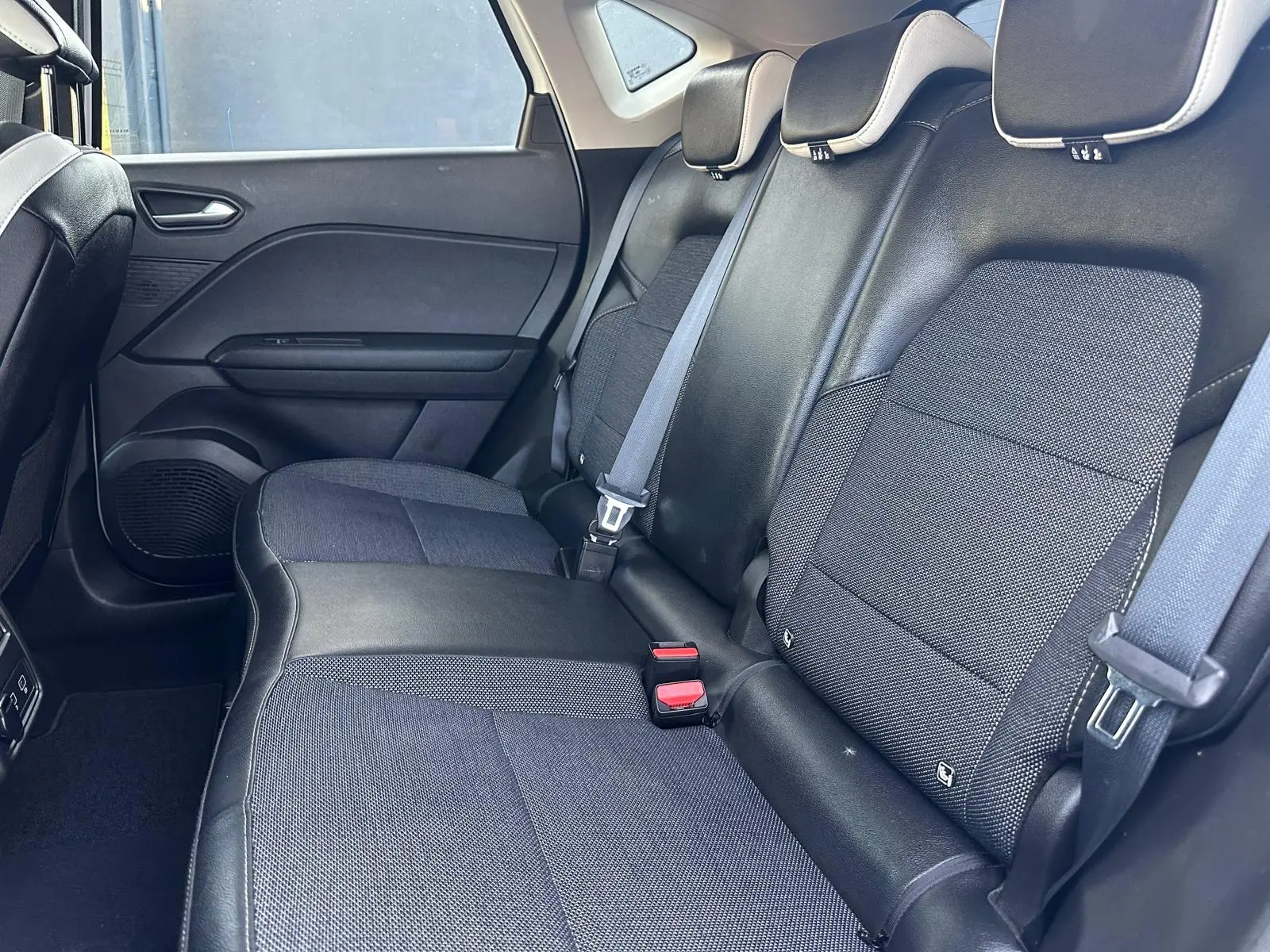 Renault Captur 1.6 E-Tech Intens 11
