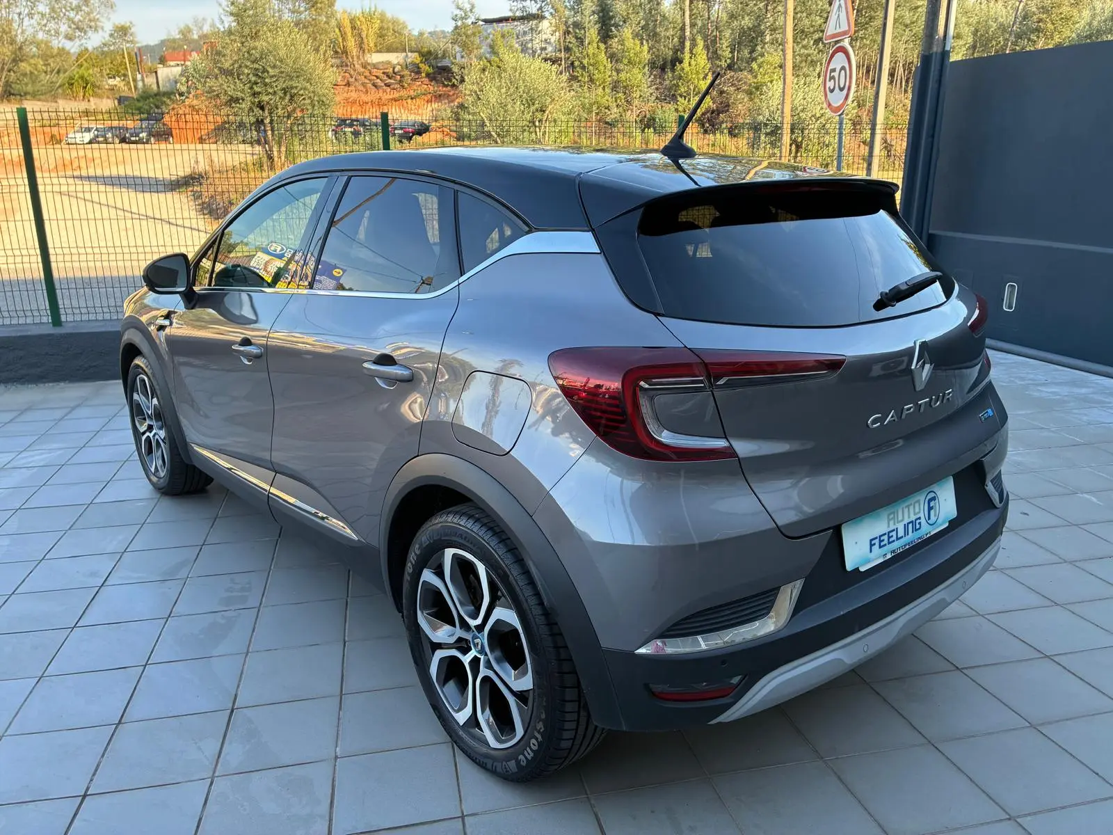 Renault Captur 1.6 HYBRID E-TECH INTENS 2