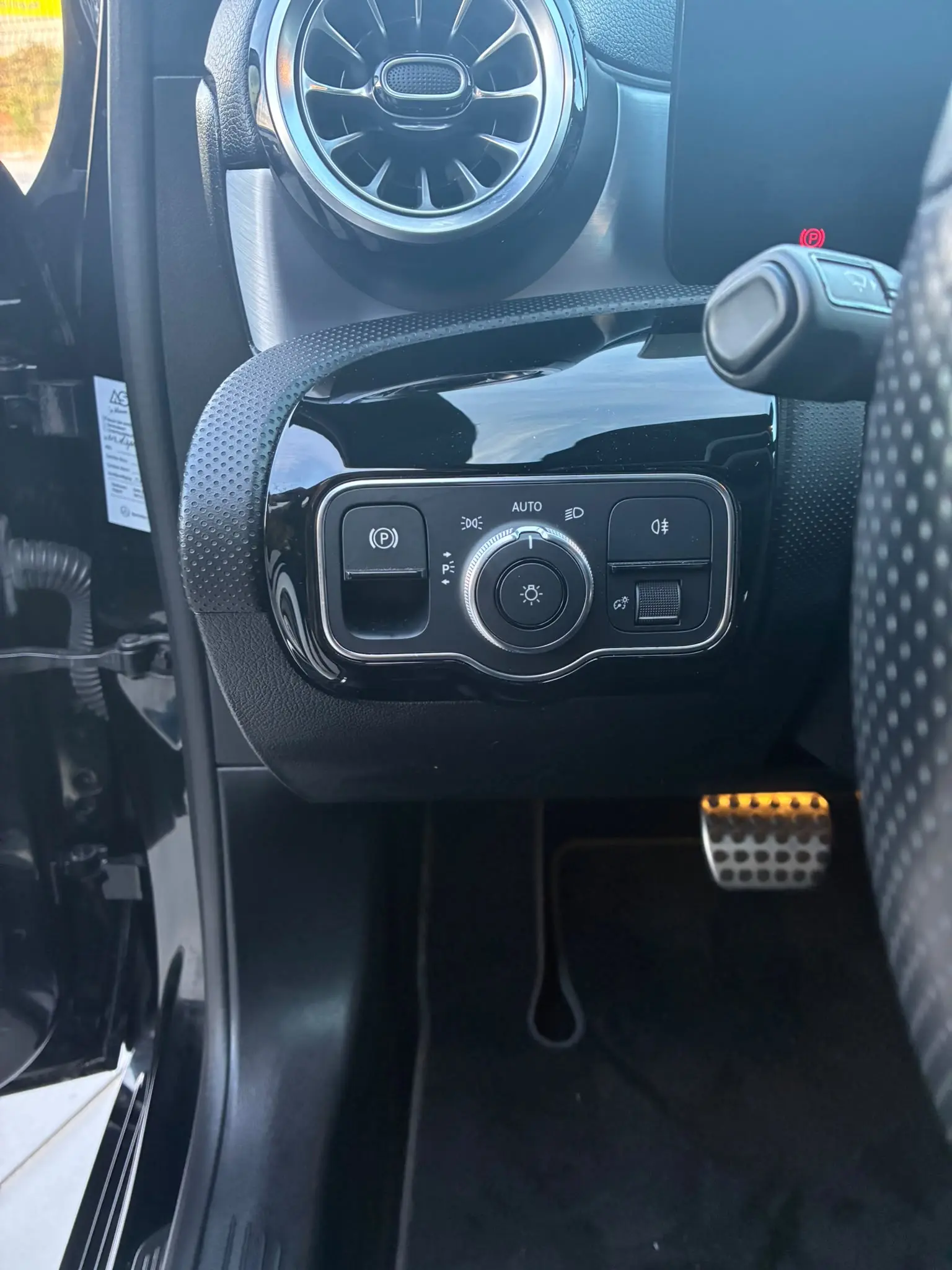 Mercedes-Benz A 250 E AMG Line 11