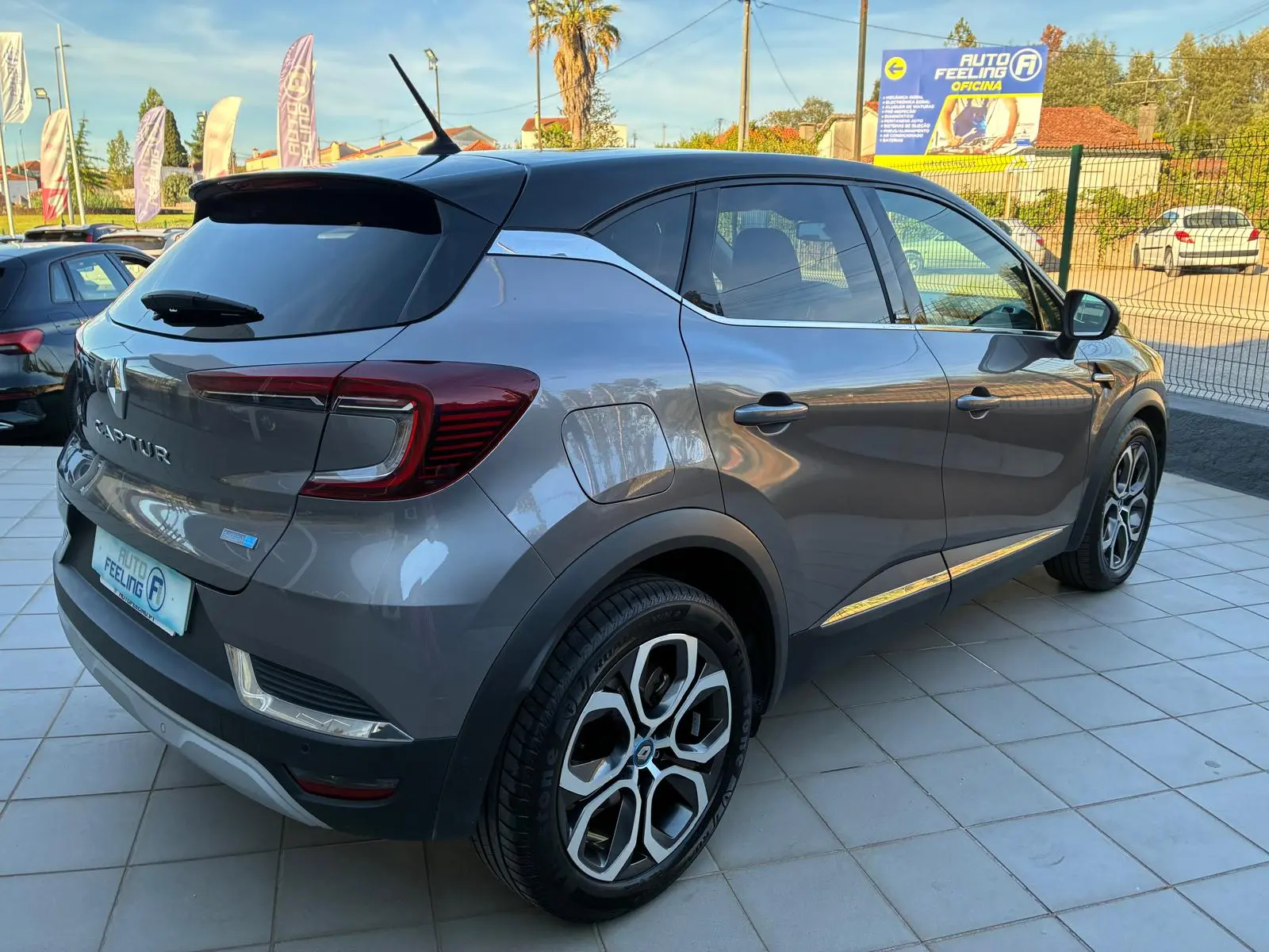 Renault Captur 1.6 HYBRID E-TECH INTENS 3