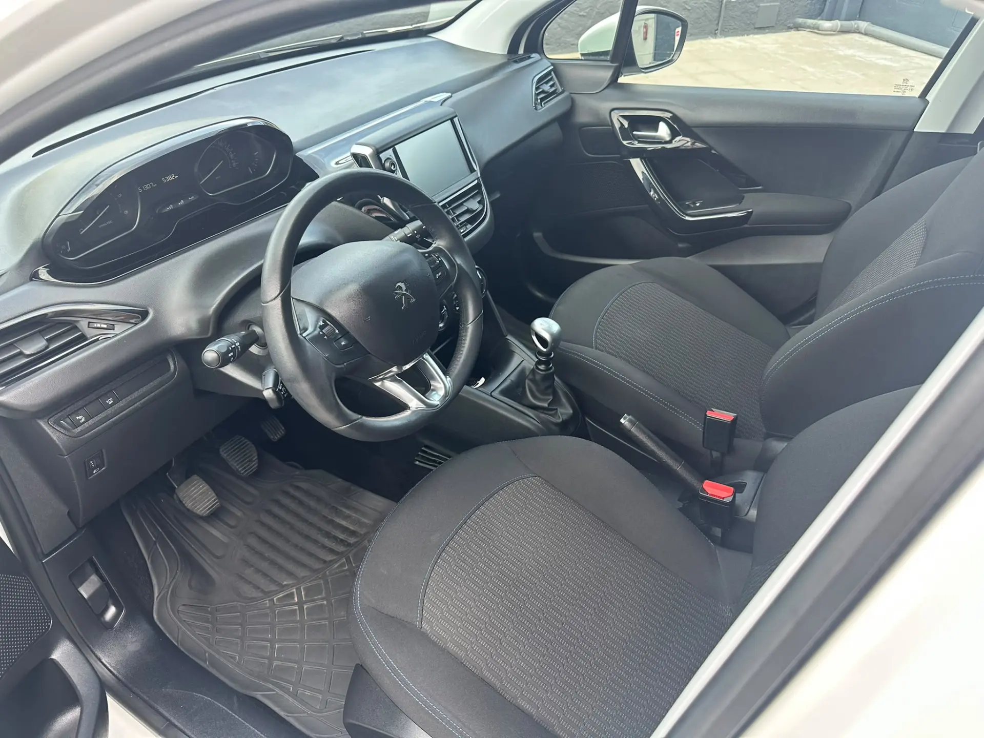 Peugeot 208 1.5 BlueHDi Signature 9