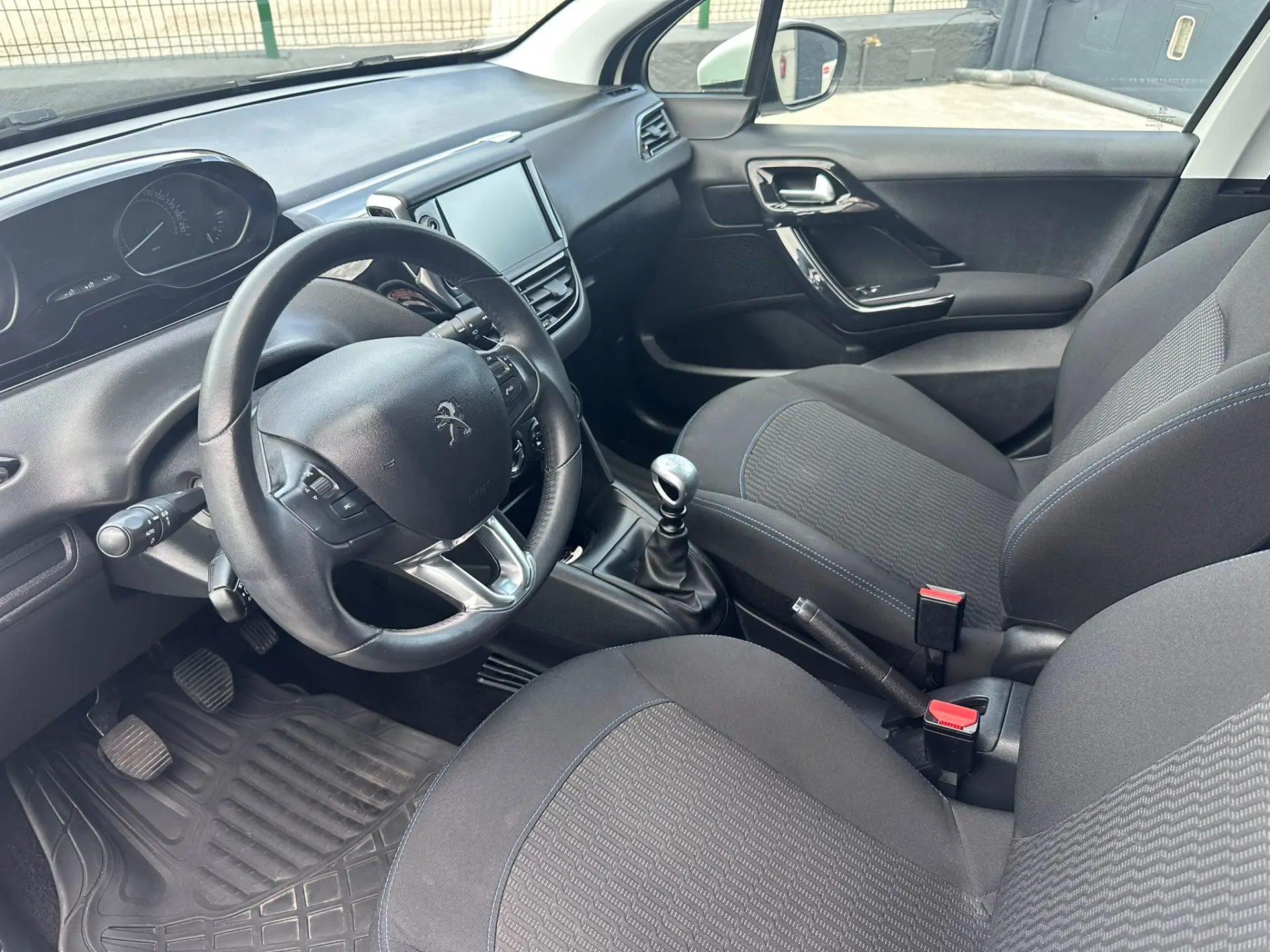 Peugeot 208 1.5 BlueHDi Signature 13
