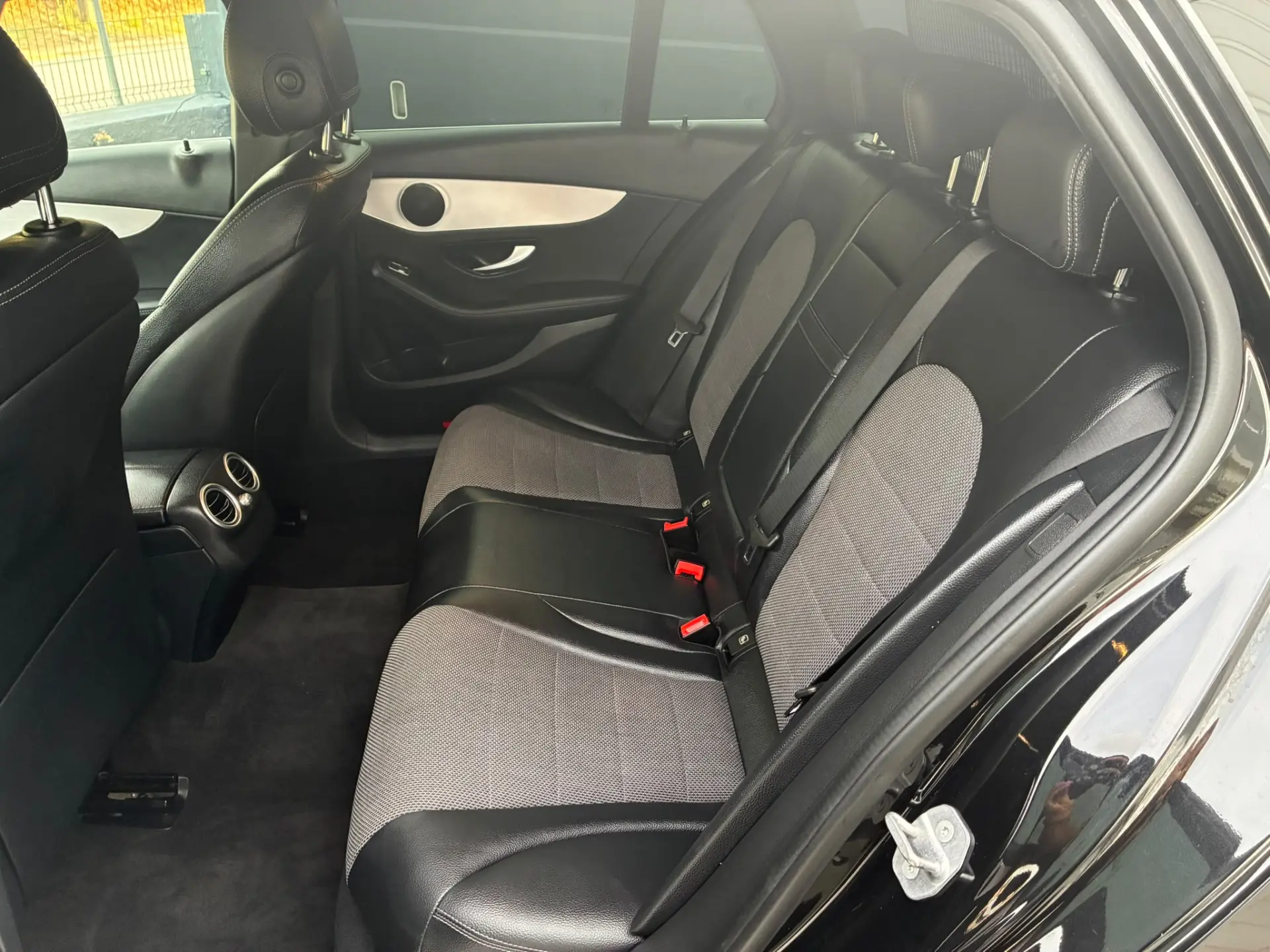 Mercedes-Benz C 300 C300 de hibrido plu-in 28