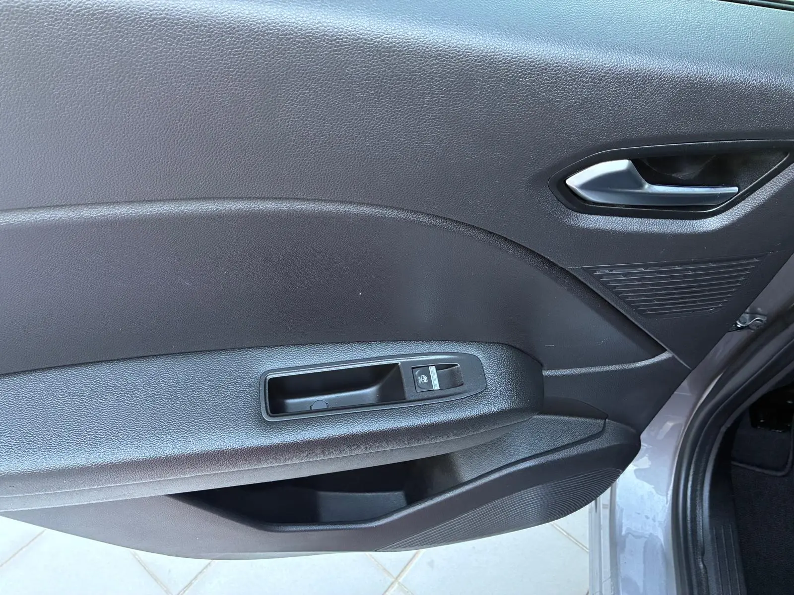 Renault Captur 1.6 HYBRID E-TECH INTENS 26