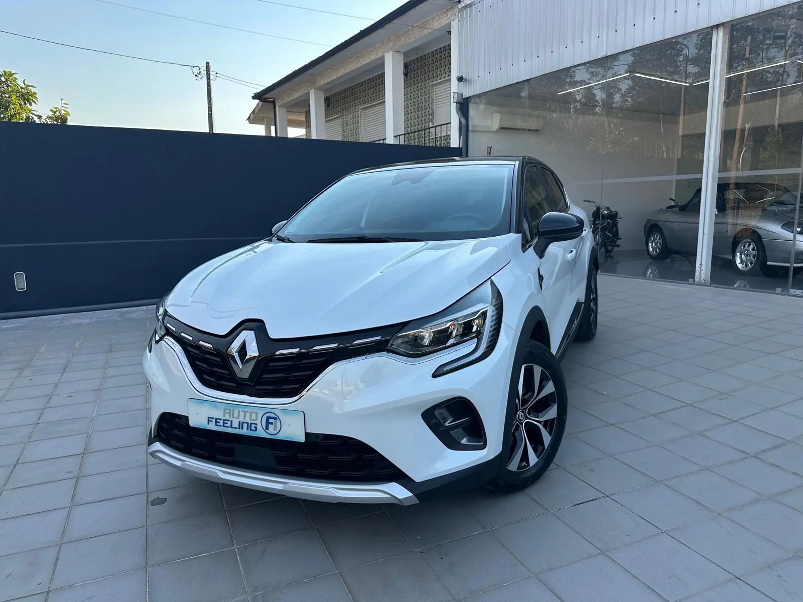 Renault Captur 1.6 E-Tech Intens 1