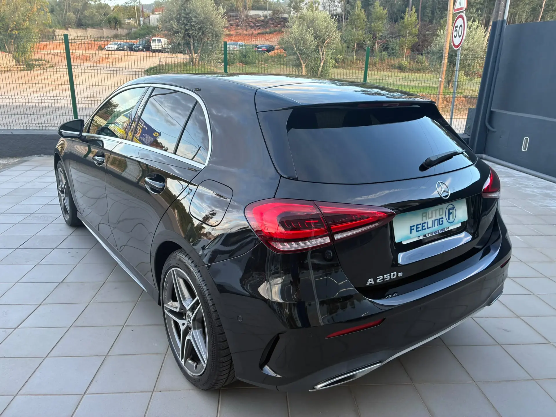 Mercedes-Benz A 250 E AMG Line 2