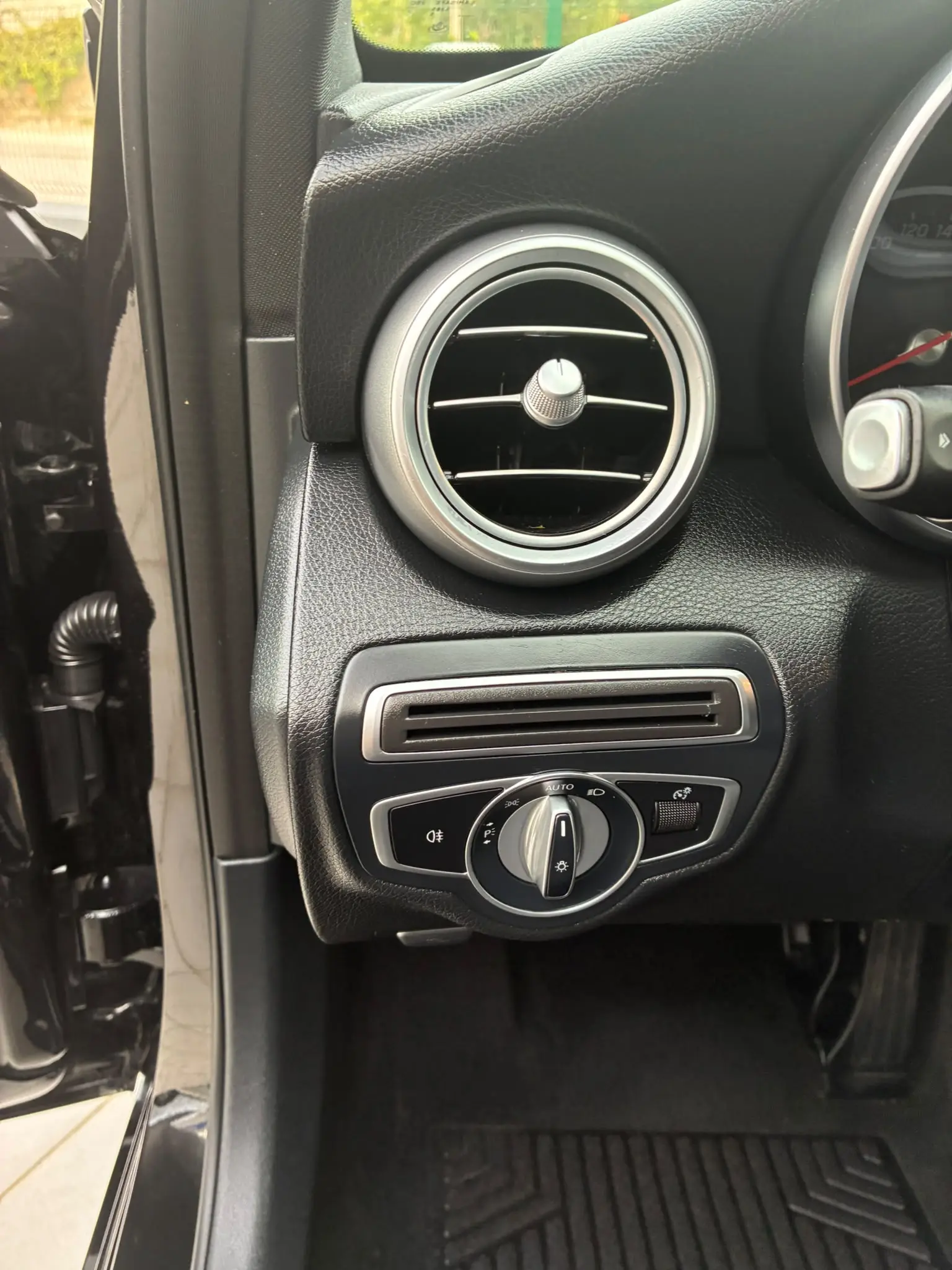 Mercedes-Benz C 300 C300 de hibrido plu-in 23