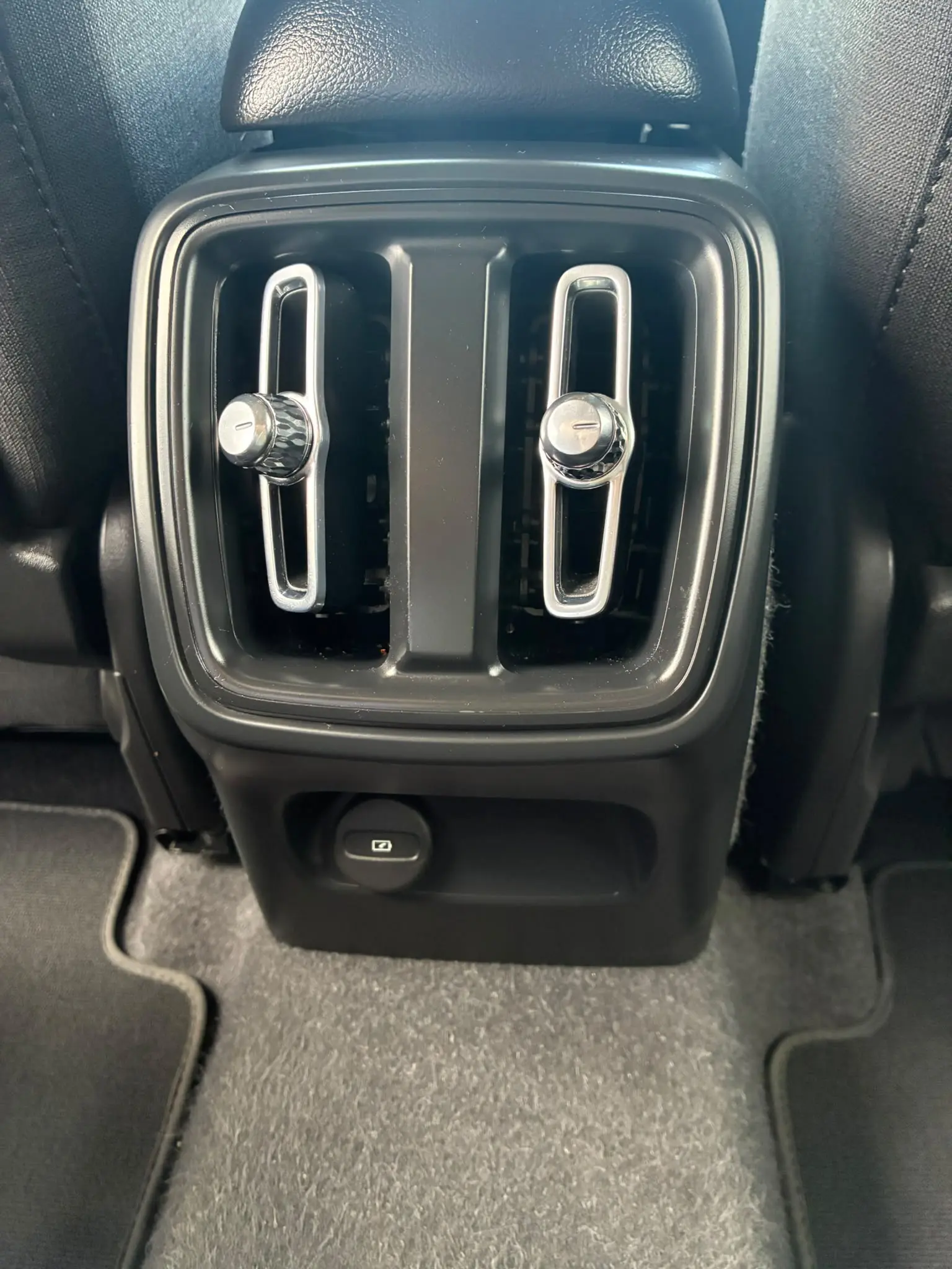 Volvo XC 40 1.5 T2 Momentum Plus Geartronic 29