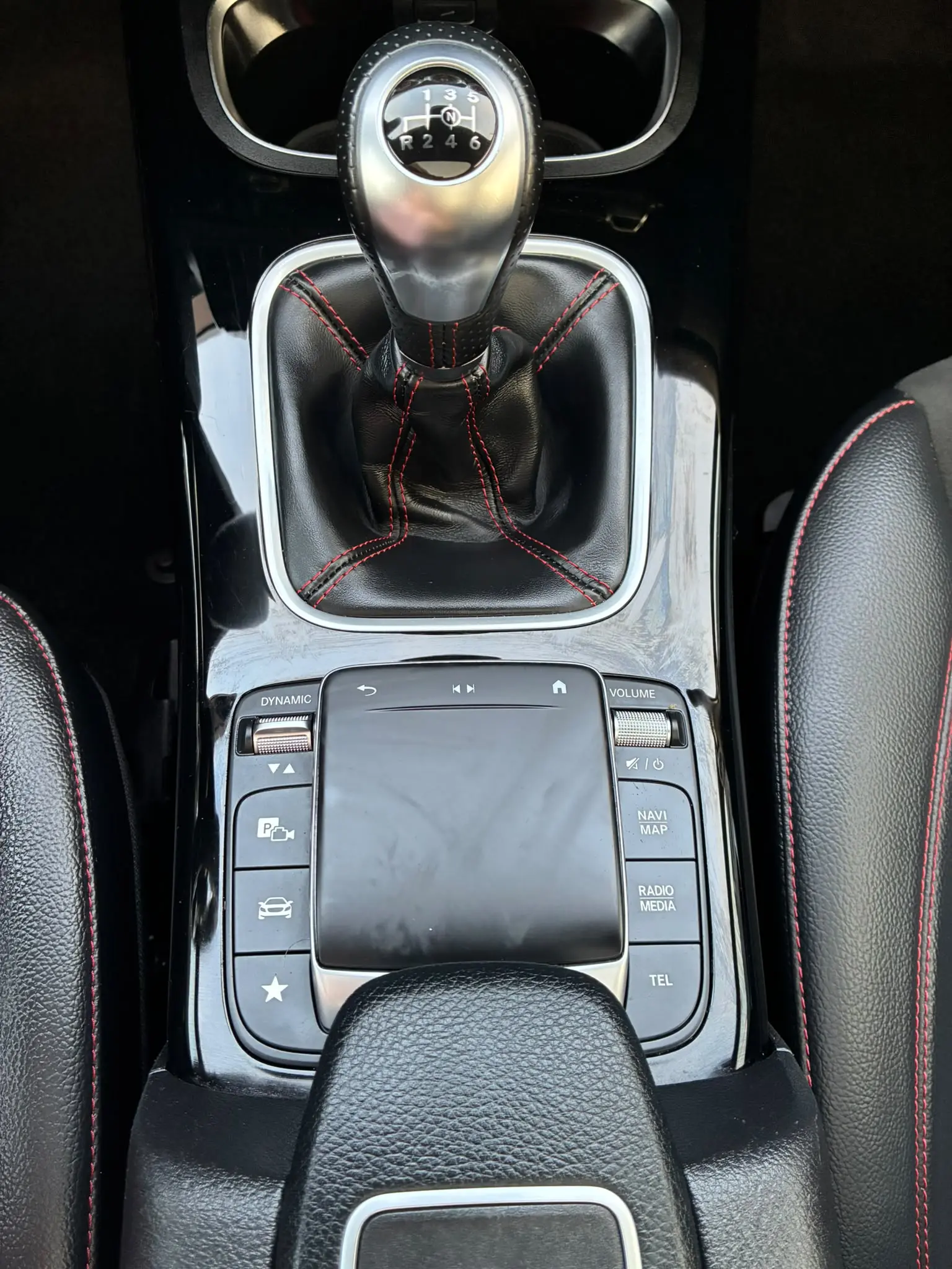 Mercedes-Benz A 180 AMG Line 15