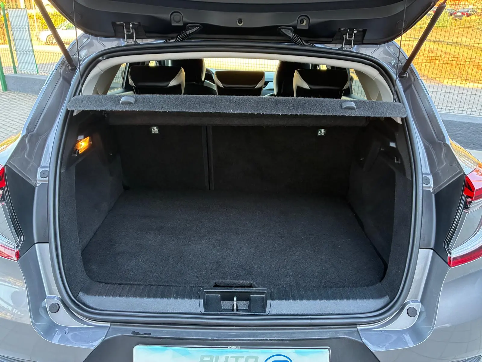 Renault Captur 1.6 HYBRID E-TECH INTENS 33