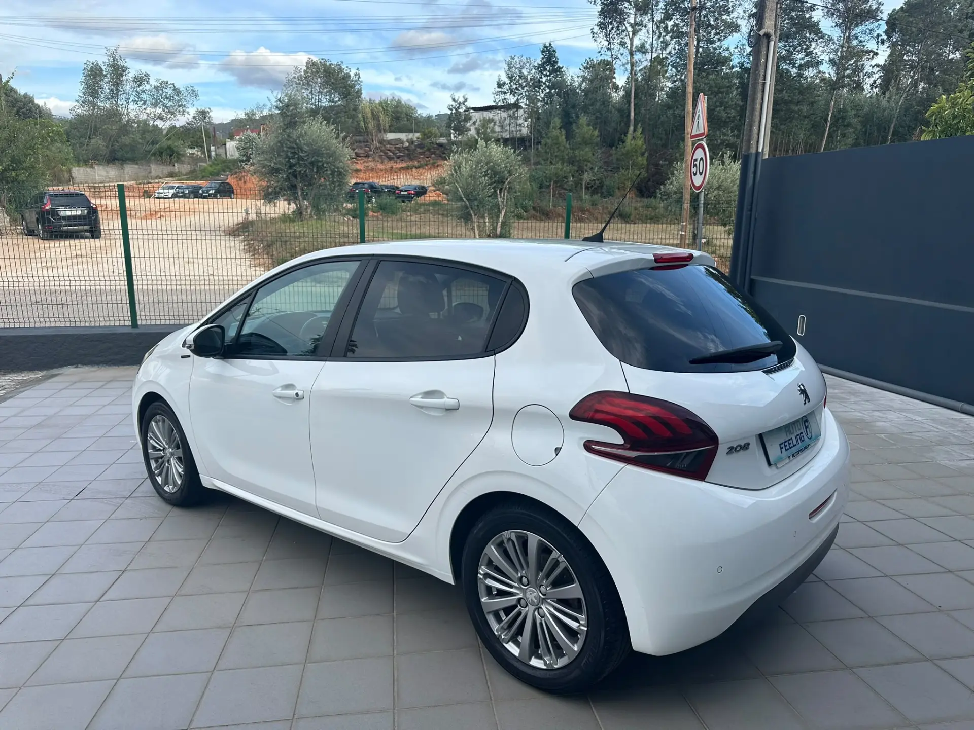 Peugeot 208 1.5 BlueHDi Signature 5