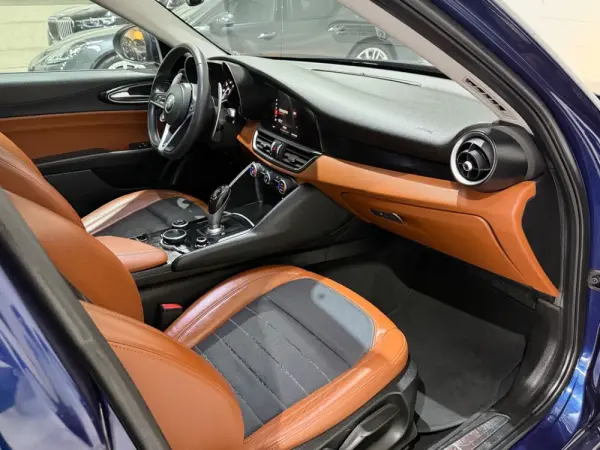 Alfa Romeo Giulia 2.2 D AT8 24