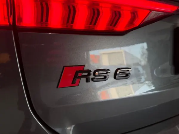 Audi RS6 4.0 TFSI quattro Tiptronic 48