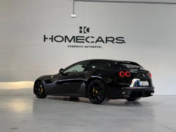 Ferrari GTC4 Lusso 10