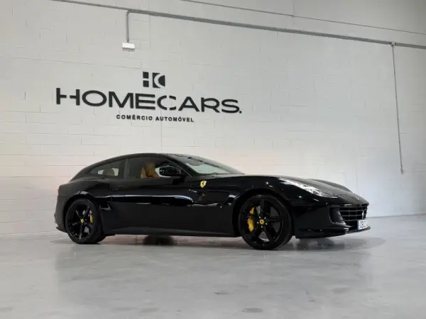 Ferrari GTC4 Lusso 11