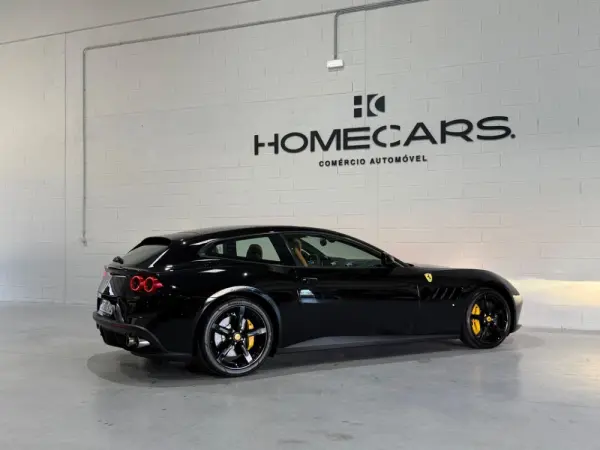 Ferrari GTC4 Lusso 14