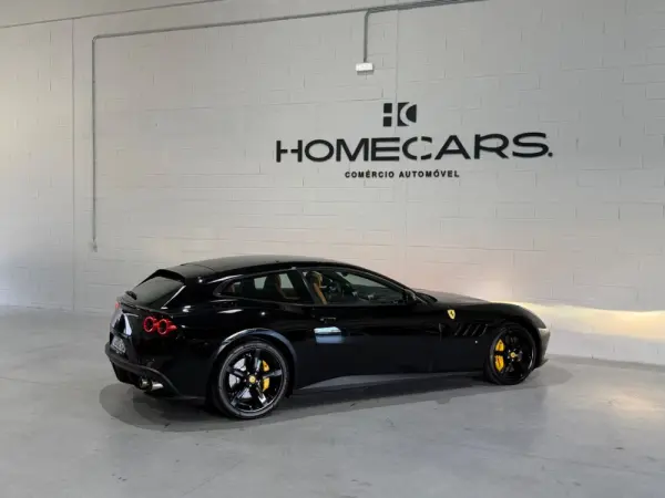 Ferrari GTC4 Lusso 20