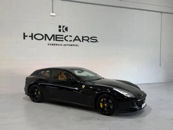 Ferrari GTC4 Lusso 23