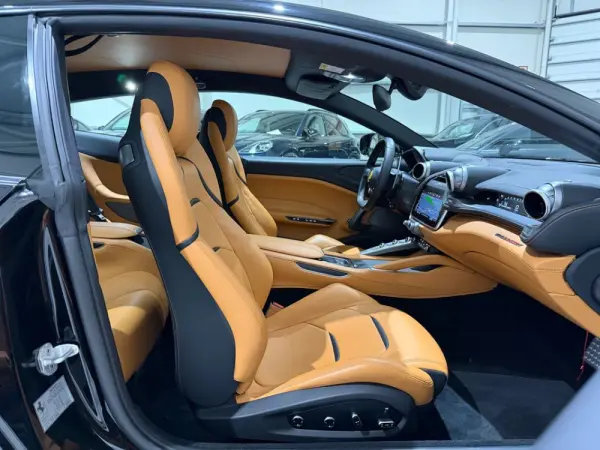 Ferrari GTC4 Lusso 32