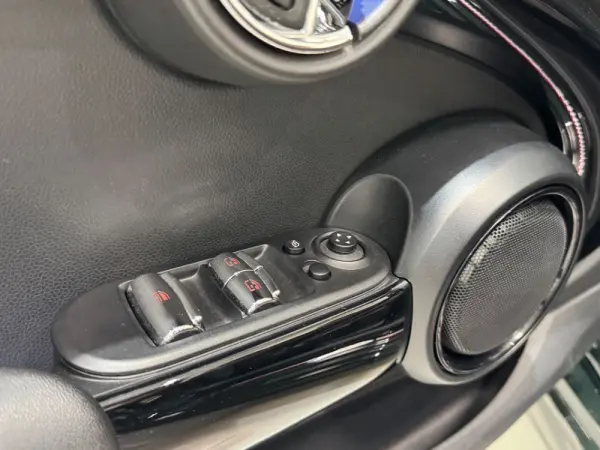 MINI Cabrio John Cooper Works 29