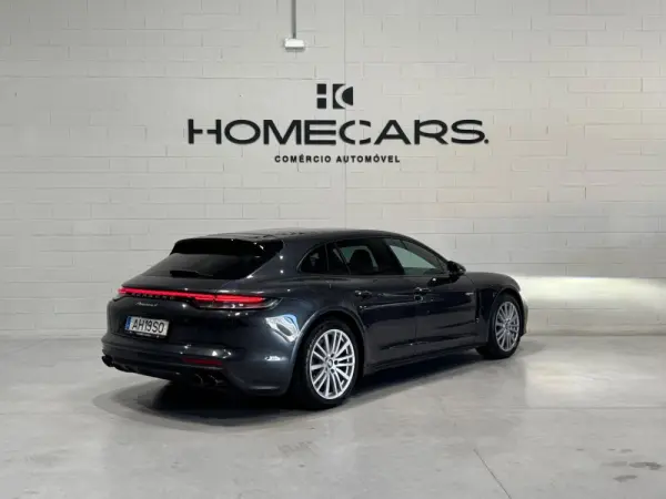 Porsche Panamera Sport Turismo 4 E-Hybrid 3