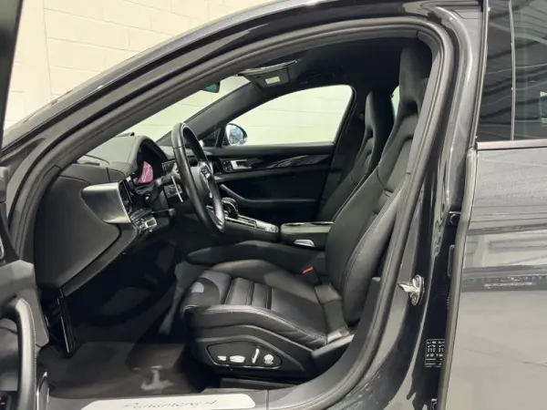 Porsche Panamera Sport Turismo 4 E-Hybrid 6