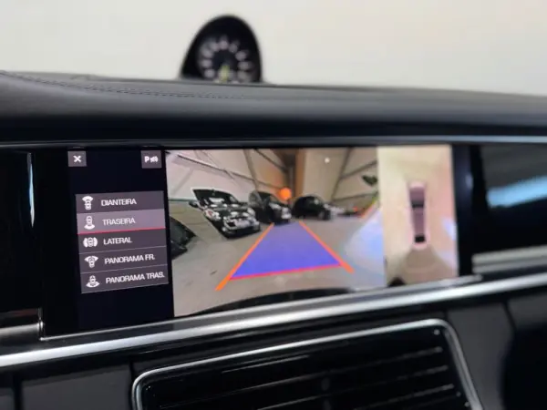 Porsche Panamera Sport Turismo 4 E-Hybrid 22