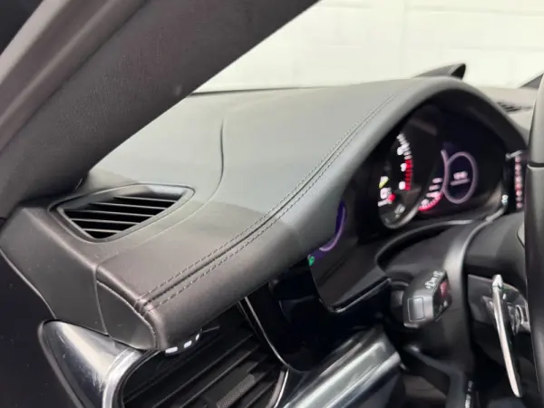 Porsche Panamera Sport Turismo 4 E-Hybrid 36