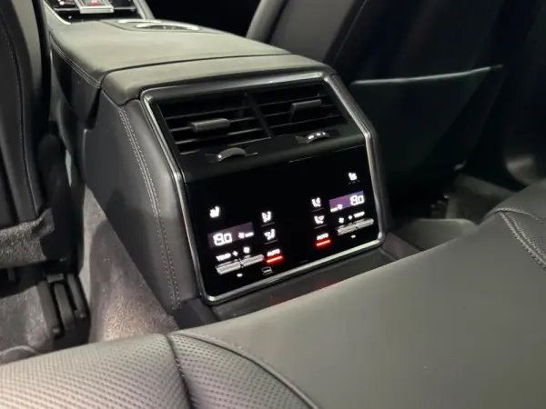 Porsche Panamera Sport Turismo 4 E-Hybrid 38